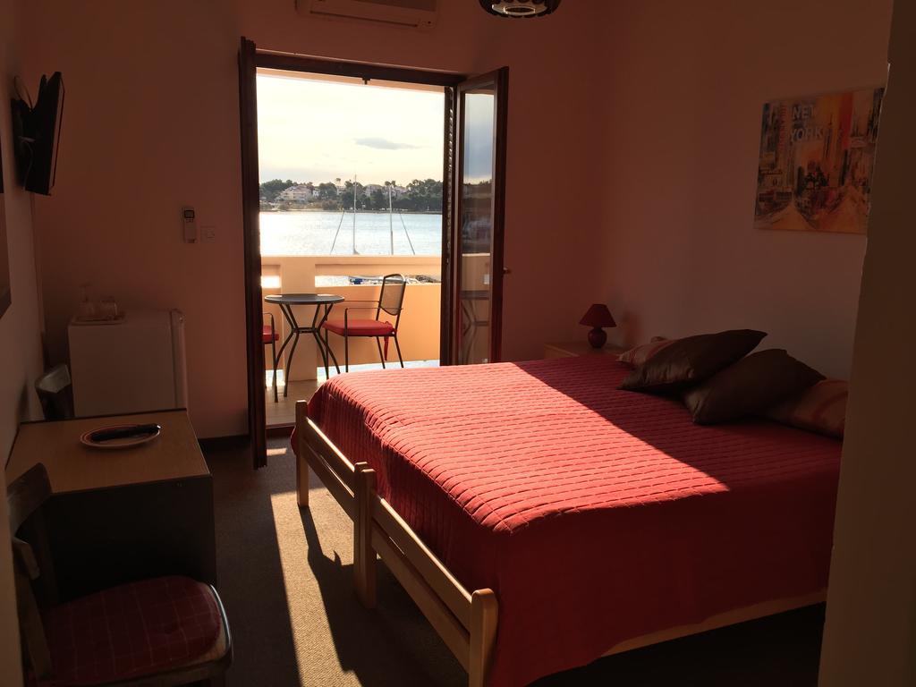 Guest House Punta Grzan Petrcane Δωμάτιο φωτογραφία